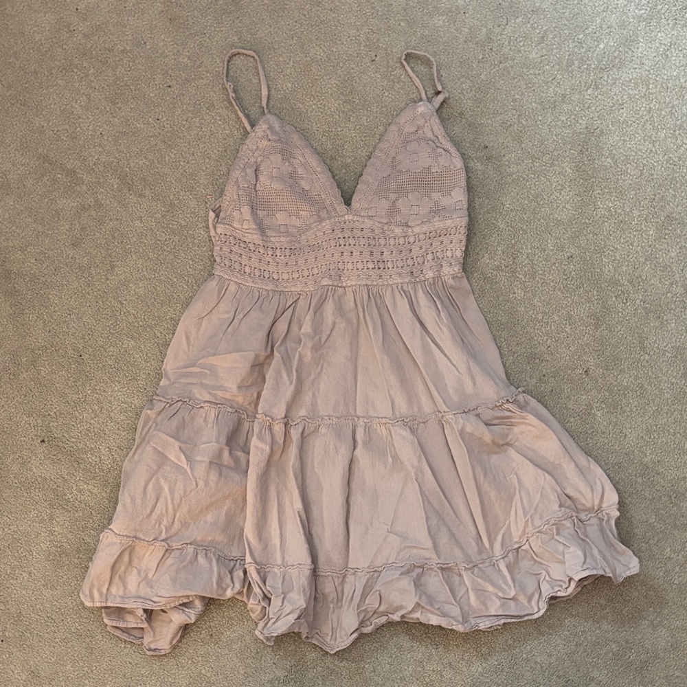 Elegant Backless Lace Dress in Light Pink